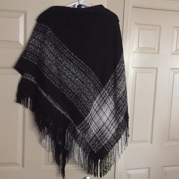 Plaid Pancho One Size - Picture 2 of 5